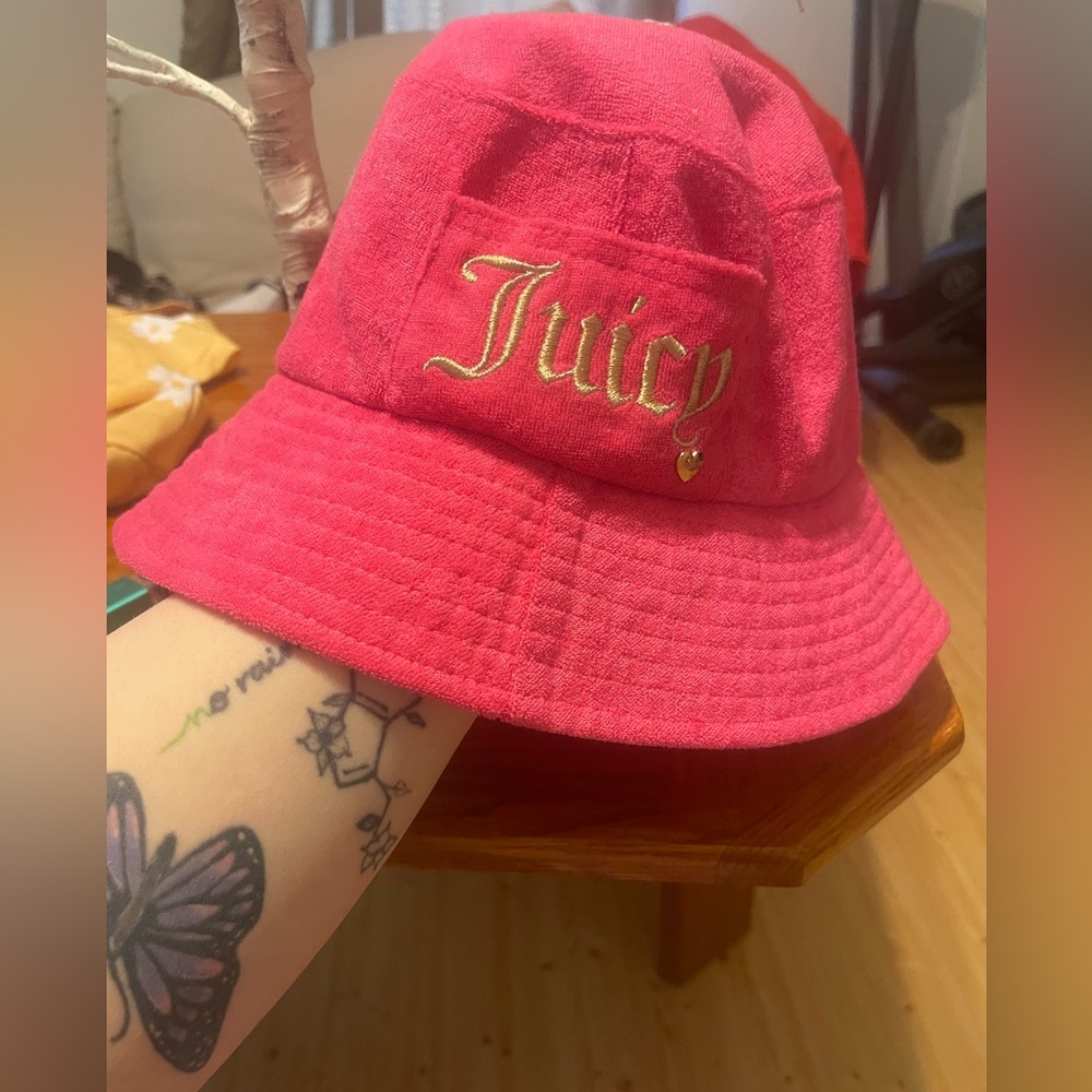 NWOT Juicy Couture Terri Cloth Bucket hat